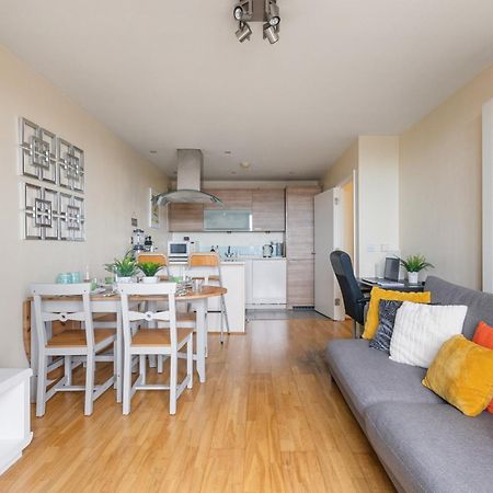 Stratford Skyview Apartment London Exterior photo